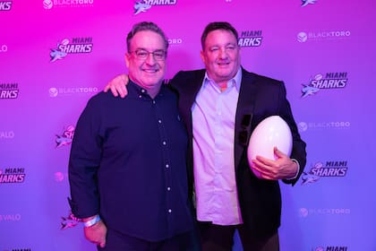 Luis Pescarmona, de la asesora financiera BlackToro, y Alejandro Macfarlane, uno de los dueños de los Miami Sharks
