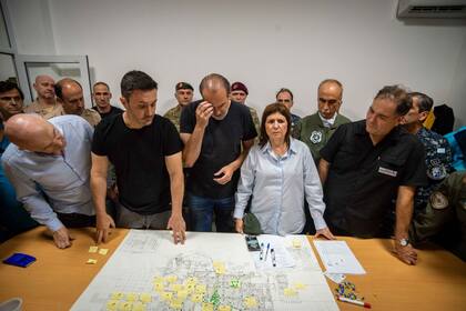 Luis Petri y Patricia Bullrich se encuentran en Bahía Blanca controlando el operativo de emergencia