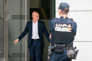 El expresidente del fútbol español tendrá un juicio penal por el caso del beso no consentido a una jugadora