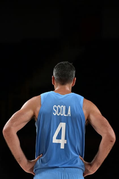 Luis Scola en el final del partido de cuartos de final entre Australia y Argentina de los Juegos Olímpicos de Tokio 2020