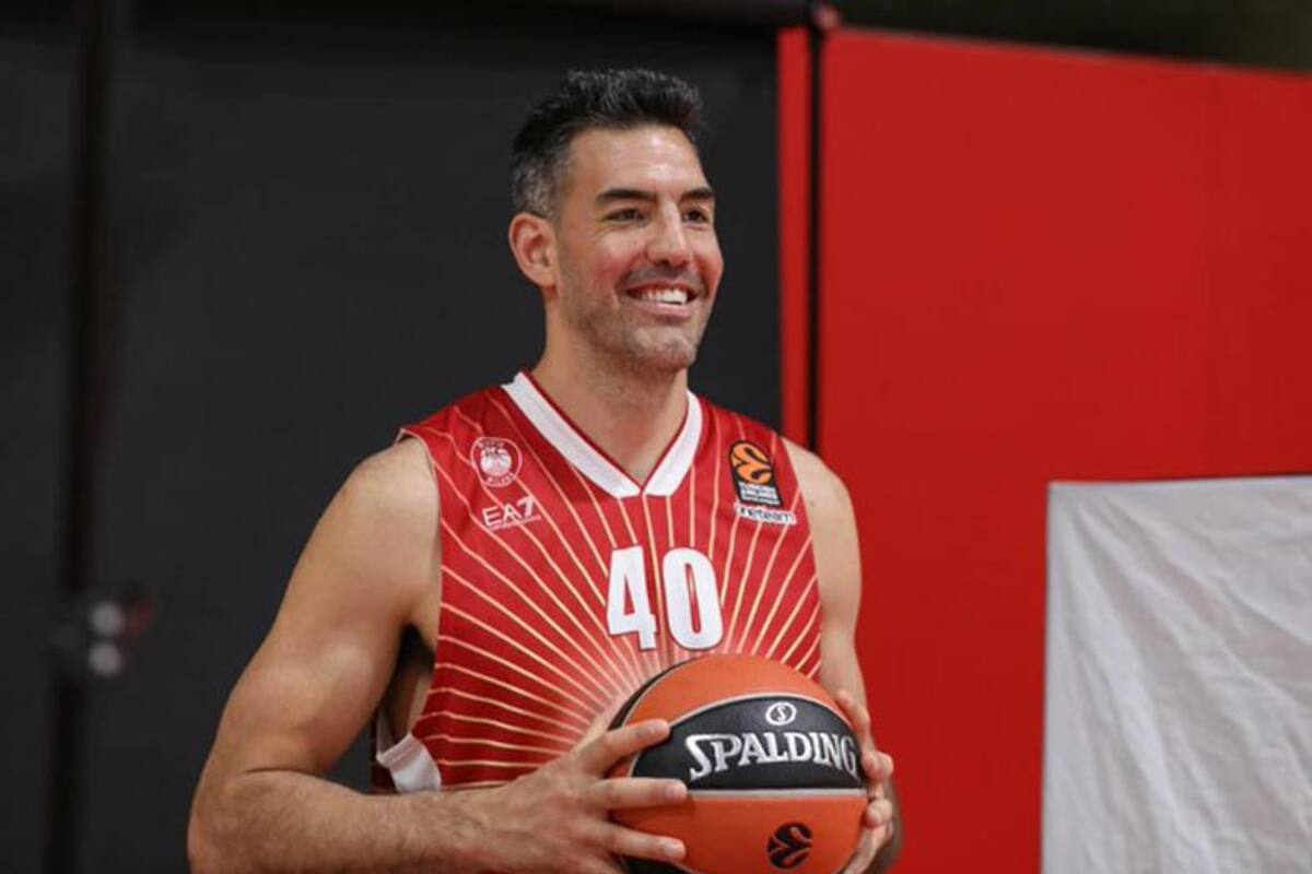 Luis Scola fue presentado en Olimpia Milano, donde lucirá la camiseta número 40.