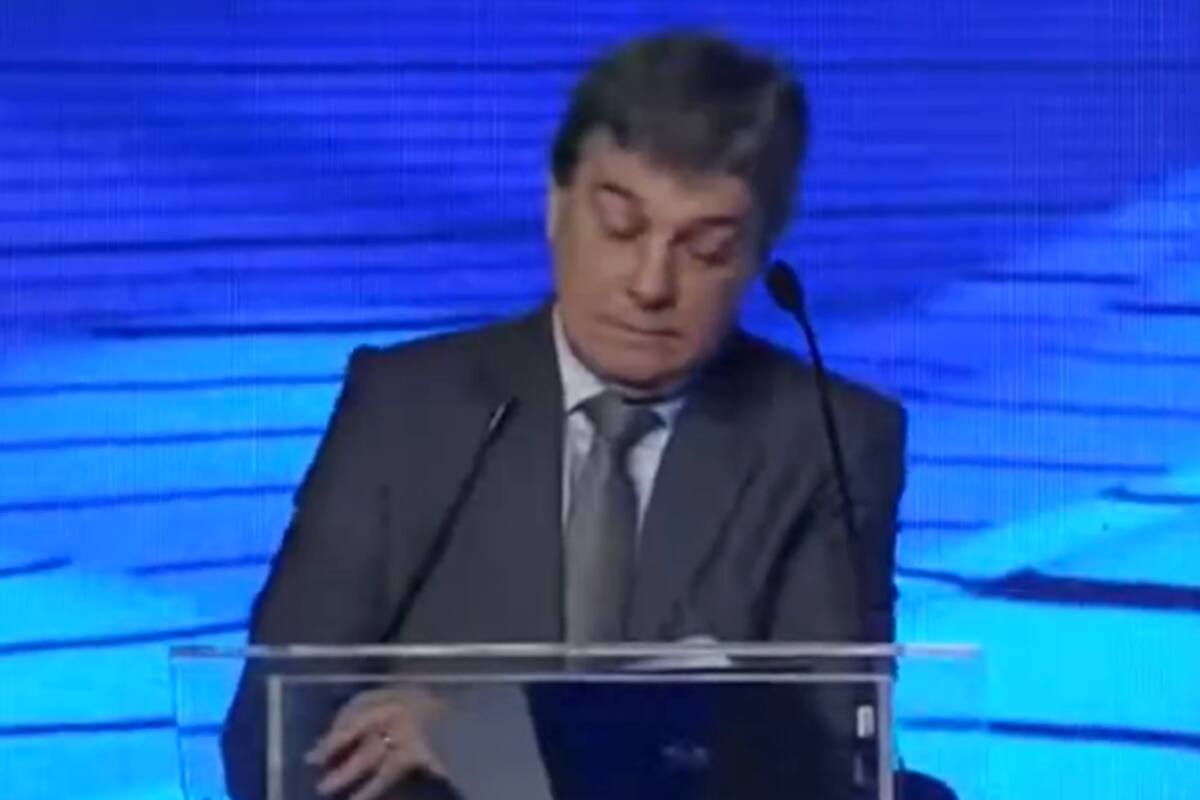 Luis Silva, gerente de Competencias de la AFA, sufrió un accidente técnico mientras anunciaba a los clubes del copón principal, en el marco del sorteo de la Copa Argentina