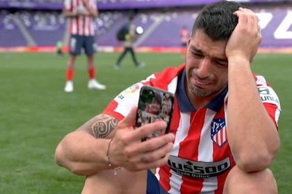 Luis Suárez en una videollamada luego de salir campeones de La Liga de España con Atlético Madrid