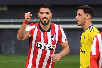 Luis Suárez festeja un gol frente al Cádiz.