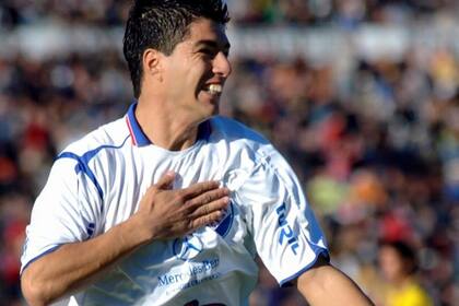 Luis Suárez marcó 15 goles con la camiseta de Nacional en su primera etapa en el club; vuelve 16 años después