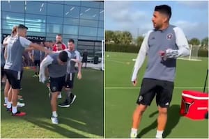 Luis Suárez reaccionó ante el golpe de Lionel Messi en el pasillo