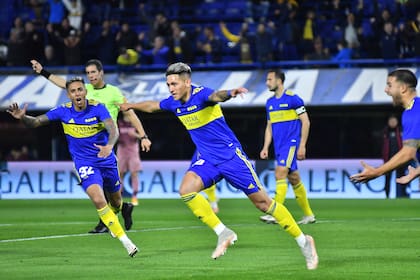 Luis Vázquez ingresó por el lesionado Orsini y metió el tercer gol de Boca ante Lanús, en la Bombonera
