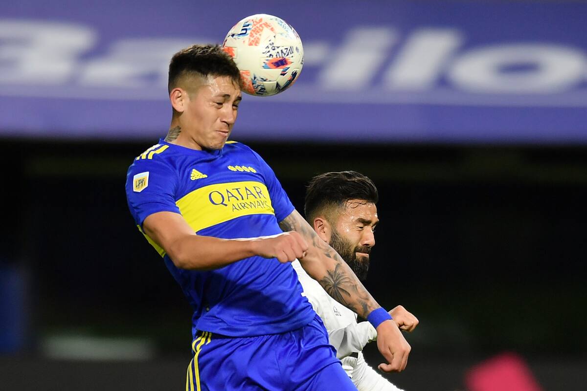 Luis Vázquez, titular en el ataque de Boca