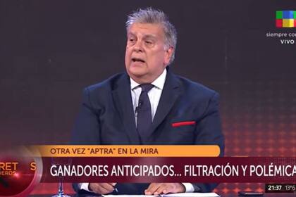 Luis Venutra, al frente de Secretos Verdaderos, dedicó el programa a hablar de los premios Martín Fierro y no dejó de mencionar cómo Jorgre Rial filtraba el nombre de los ganadores