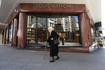Luis Vuitton es una de las grandes firmas que se va de Argentina por las restricciones al dólar