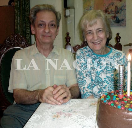 Luis y su hermana Lily Sullos