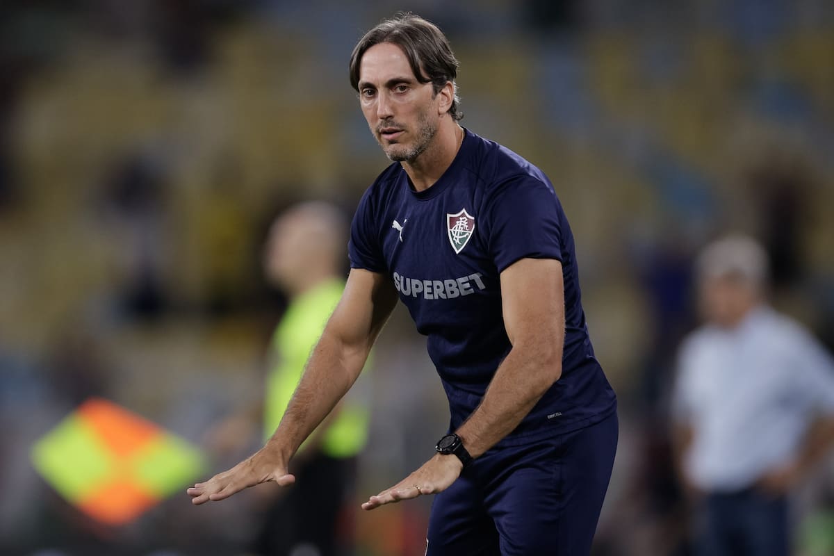 Luis Zubeldía, el DT de Fluminense, pide calma, luego de un arranque furioso