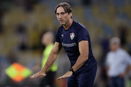 Luis Zubeldía, el DT de Fluminense, pide calma, luego de un arranque furioso