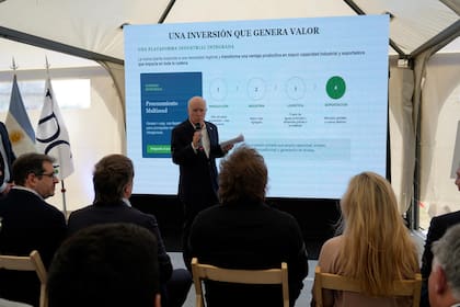 Luis Zubizarreta, de Dreyfus, explicó a los funcionarios la iniciativa y la situación de la actividad