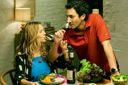 Luisana Lopilato y Juan Minujin protagonizan la comedia Matrimillas, en Netflix
