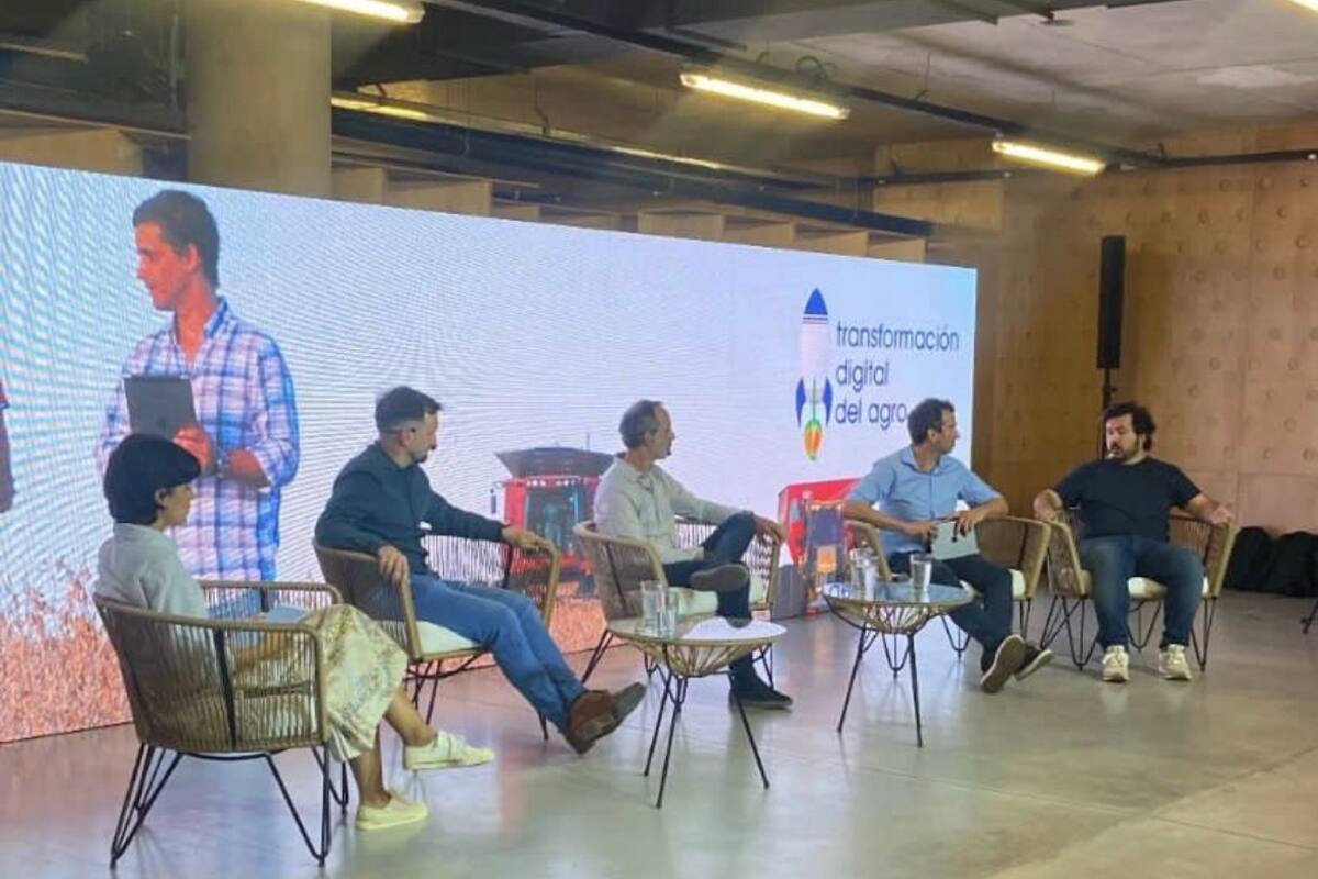 Luisina López Hiriart (moderadora), Agustin Battistino (Potenciar), Marcos Herbin (Nera), Ignacio Eguren (AgroPro) y Manuel Beaudroit (Belo). Foto: AgroPro