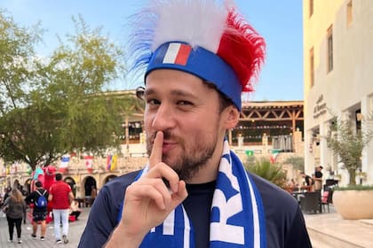 Luisito Comunica compartió una foto con la vestimenta de Francia para alentar a la selección argentina (Foto: Instagram @luisitocomunica)