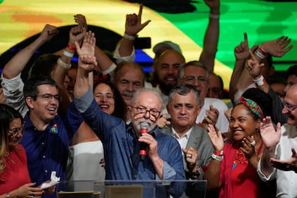 Luiz Inácio Lula da Silva habla a sus simpatizantes tras conocer el resultado que lo dan como ganador en la segunda vuelta de las elecciones presidenciales, São Paulo, Brasil 30 Octubre 2022