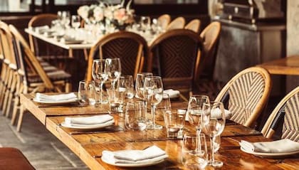 Lujoso restaurante decidió no permitir la entrada de personas utilicen tatuajes y ropa de diseñador