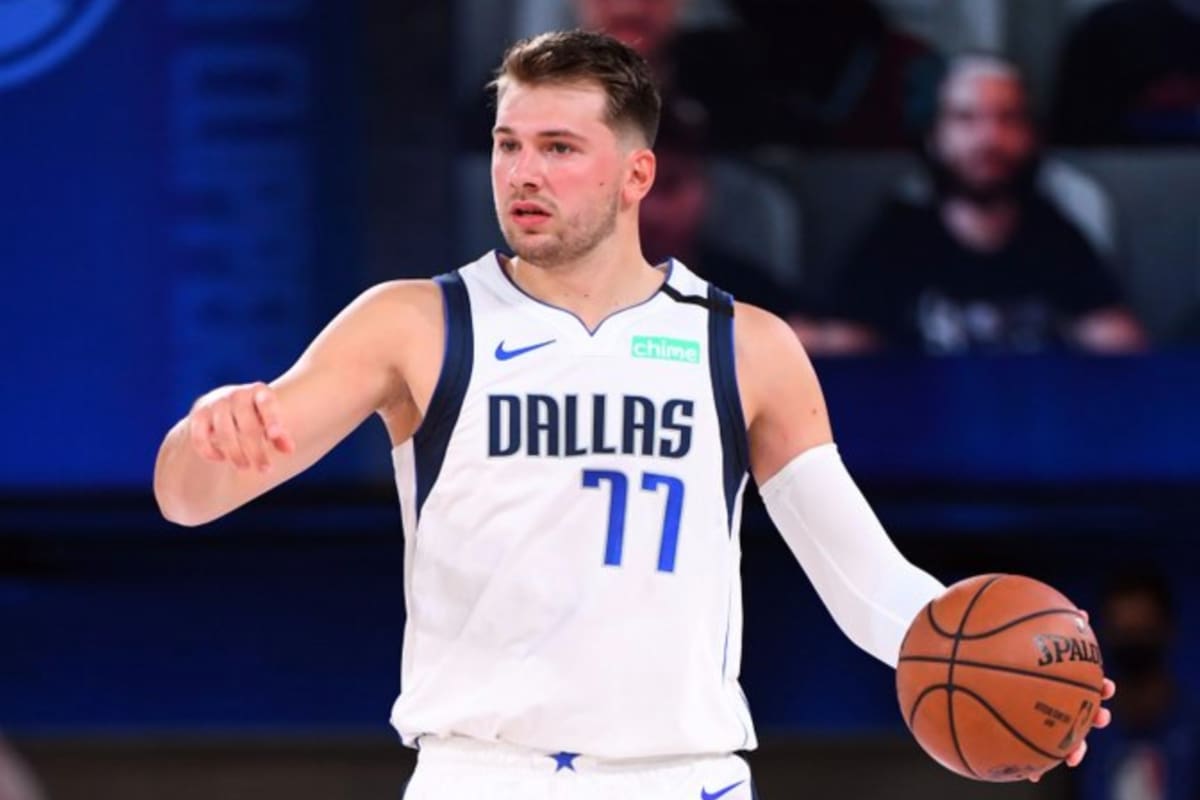 Luka Doncic, el líder de Dallas Mavericks, con otra noche de colección para igualar la serie de playoffs 1-1 ante los Clippers