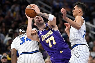 Luka Doncic se pierde el resto de la temporada regular con los Lakers por una distensión