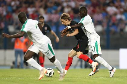 Luka Modric en acción, durante la victoria de Croacia sobre Senegal
