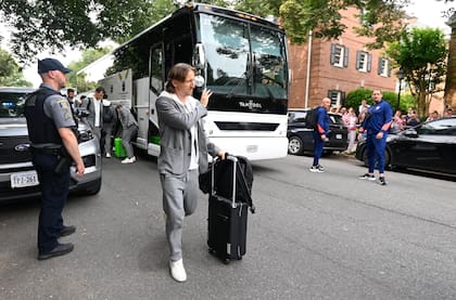 Luka Modric llega al hotel en Alejandría junto a la selección