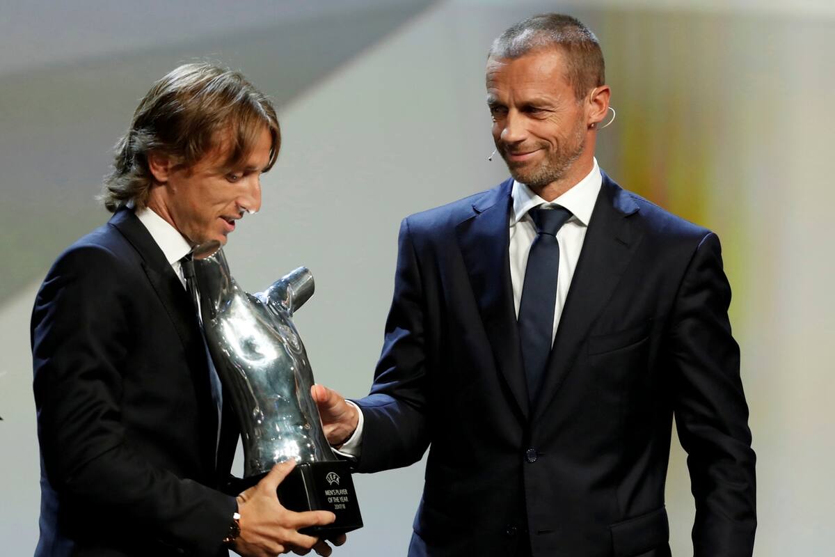 Luka Modric, recibe el premio al mejor jugador de la UEFA Champions League