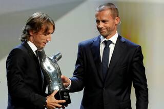 Modric llegó en helicóptero a recibir su premio: es el mejor de Europa