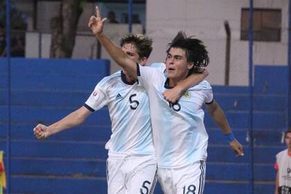Luka Romero (18) festeja un gol el seleccionado argentino Sub 15