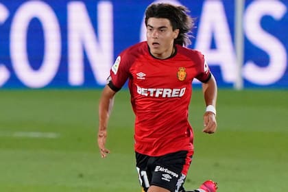 Luka Romero corre por la cancha: tuvo sus primeros minutos en la liga española
