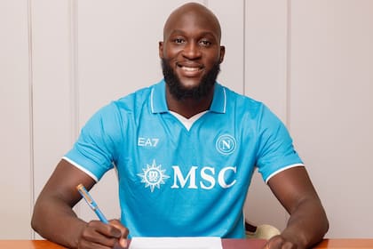 Lukaku, feliz con la firma de su contrato con Napoli