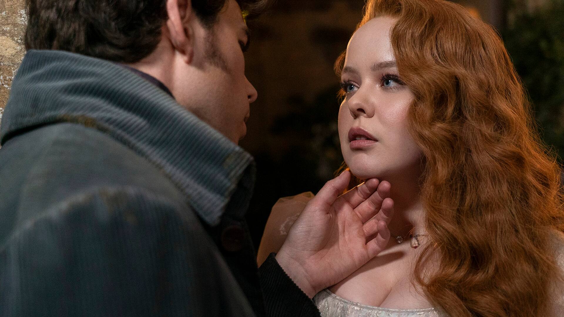 Luke Newton y Nicola Coughlan, los protagonistas de la romántica nueva temporada de Bridgerton