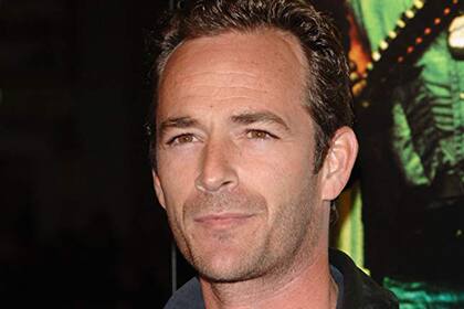 Luke Perry interpretaba a Fred Andrews, padre del protagonista, Archie