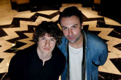 Luke Pritchard y Peter Denton, voz y bajo de The Kooks