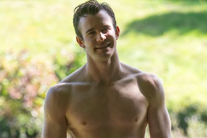 Luke Thompson interpreta a Benedict Bridgerton en la nueva temporada de la serie de Netflix