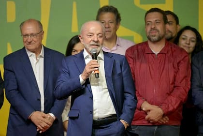 Lula admitió que "fue inesperado" el resultado de la primera vuelta, cuando obtuvo menos votos que Bolsonaro, pero aseguró que ganará el balotaje