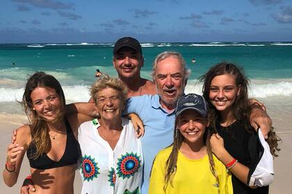 Lula, Agus y Pauli y su mensaje para los abuelos Norma y Beny