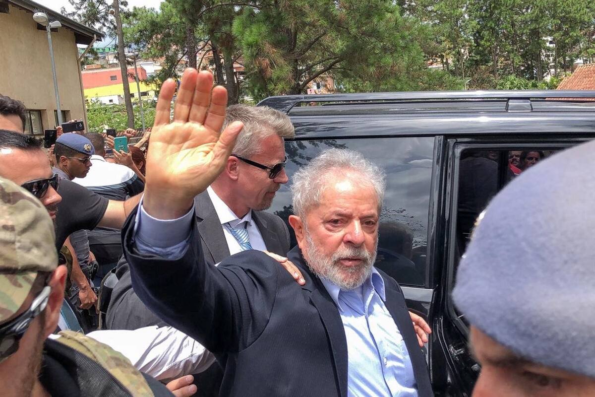 Lula, durante la salida para un funeral, en marzo pasado