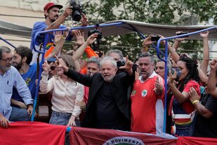 Lula este mediodía, en su llegada a la sede del sindicato que dirigió décadas atrás