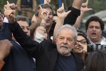Lula sa Silva, ayer, al salir de la sede de la Policía Federal de Curitiba