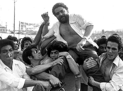 Lula se destacó como líder sindical metalúrgico durante la dictadura militar de Brasil (1964-1985)