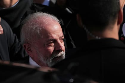 Lula visita a Cristina Fernández en su casa donde cumple prisión domiciliaria como muestra de apoyo
