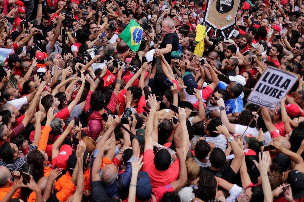 Lula,ayer, entre sus simpatizantes en el acto en São Bernardo do Campo