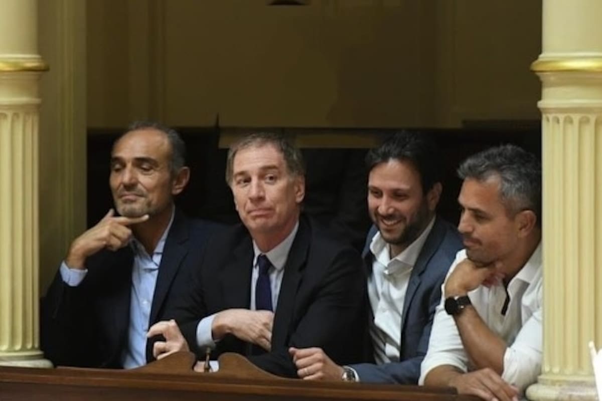 "Lule" Menem, Diego Santilli, Ignacio Devitt y Martín Menem durante el debate del Presupuesto en el Senado