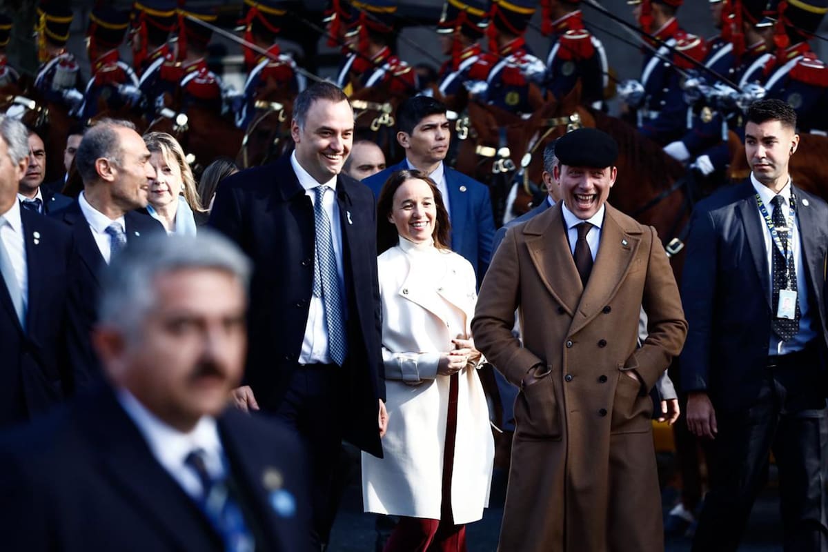 Lule Menem, Manuel Adorni y Santiago Caputo a la salida del Tedeum