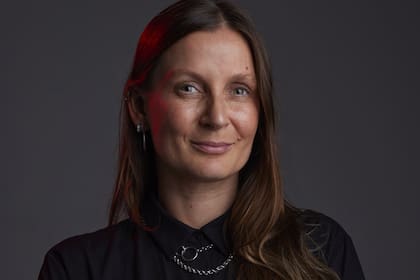 Luli Pierri (Humo Rojo): "La desconexión se está convirtiendo en un valor añadido que muchas empresas están comenzando a explotar, no sólo refleja una respuesta a una demanda del mercado, sino que también demuestra una evolución en la comprensión de lo que los consumidores valoran un balance saludable entre la tecnología y la vida personal”