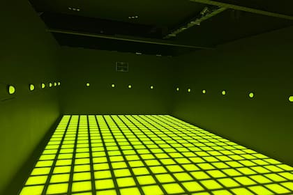 Lumiverse, un espacio de juegos LED interactivos que combina actividad física, reflejos y trabajo en equipo