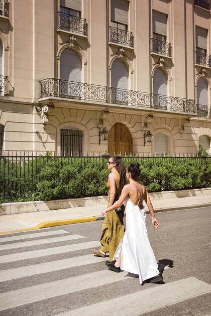 Lunes, a las 13. Avenida Alvear, esquina Callao