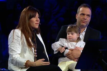 Lupe con sus papás, Yasmín y Fernando.